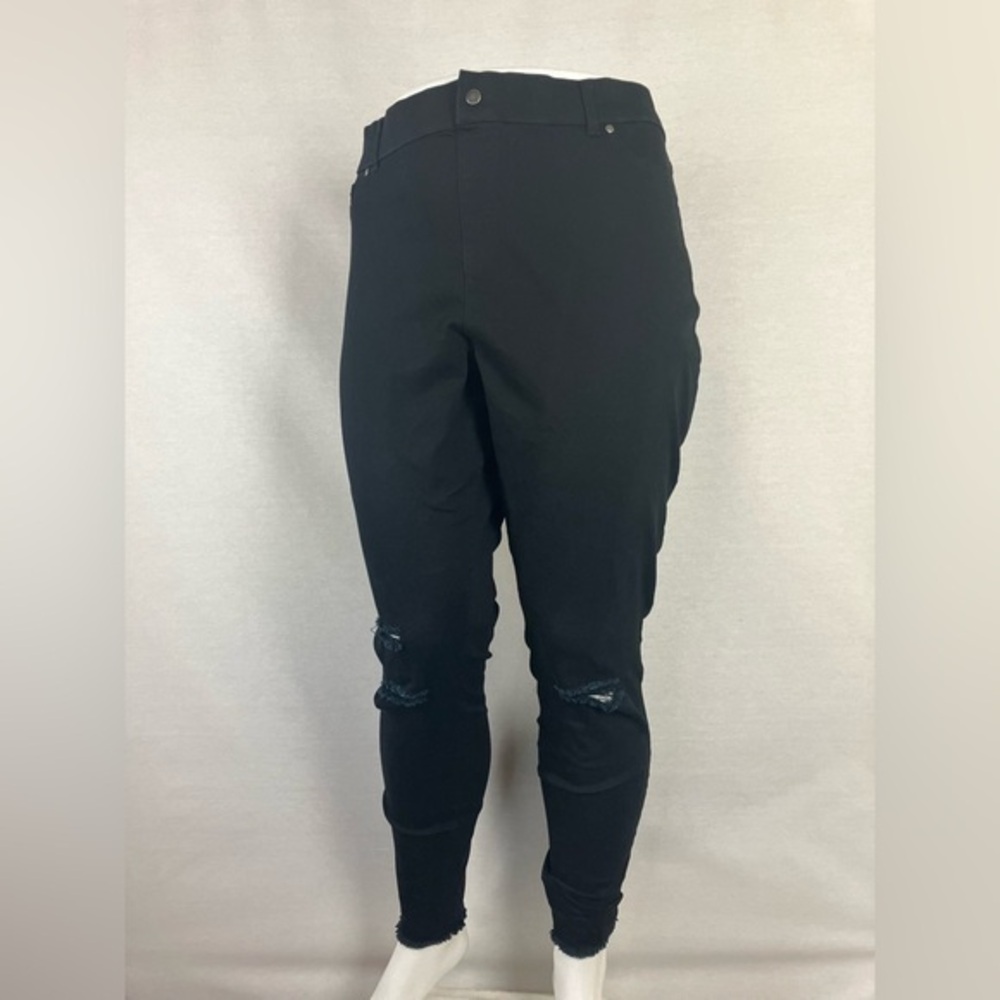HUE Ripped Knee Demin Legging